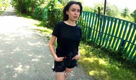 Русская девка из села: познакомился – мигом сосёт и зовёт к родителям на жаркое семейное порно!